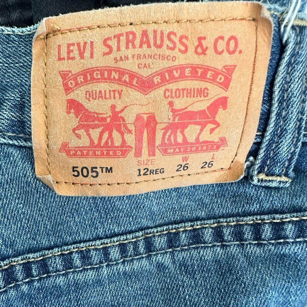 Levi's 505 Boys Regular Straight Leg Loose Fit Medium Wash Denim Jeans Size 12 - Picture 4 of 7